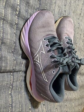 Mizuno Women's Running Shoes — Lavender and Gray